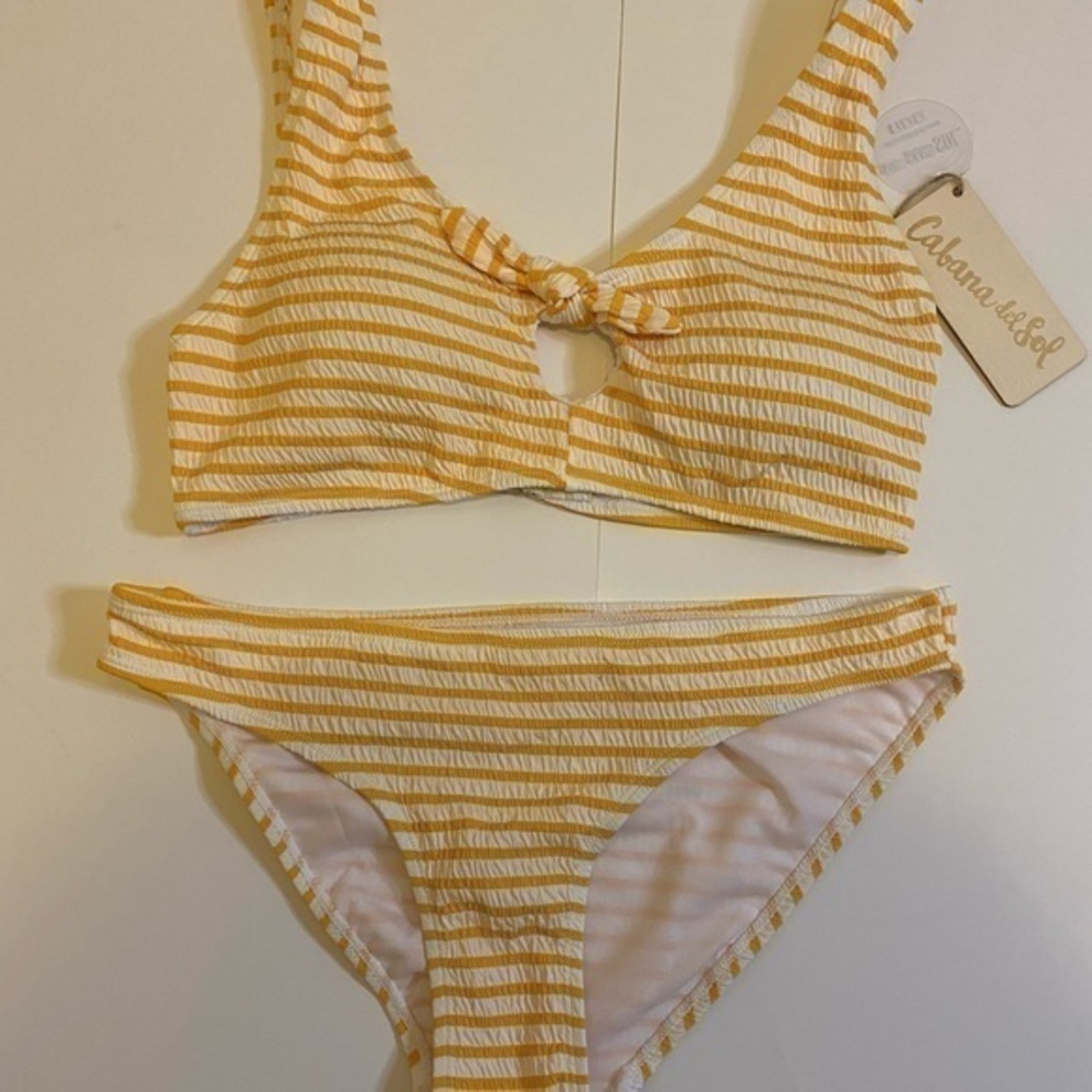 Keyhole knot front bikini set - Picture 6 of 10
